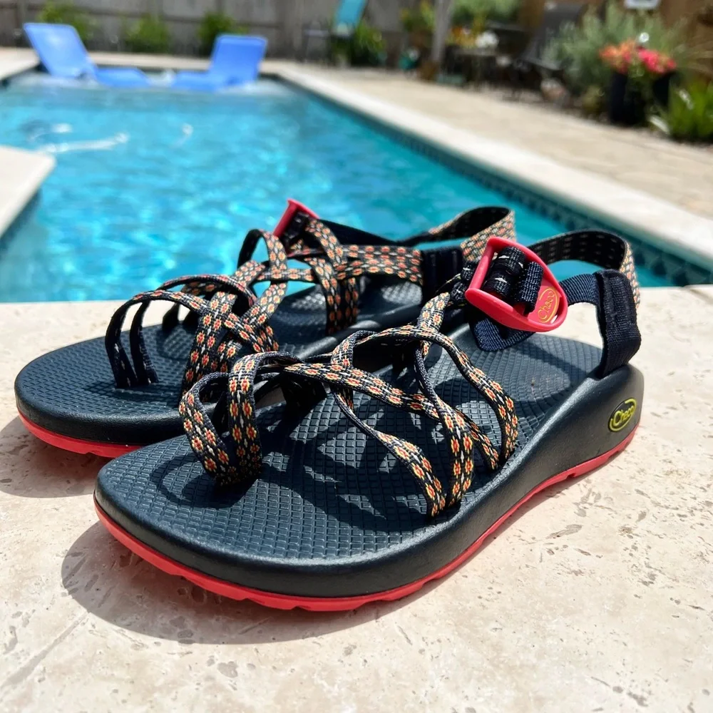 Bright, SQEAKY CLEAN, size 9 Women’s Chaco Sandals! Hiking, Biking, Beach Ready - Picture 1 of 8